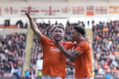 Blackpool 'dan Matthew Pennington, 10 Şubat 202' de Bloomfield Road, Blackpool, İngiltere 'de oynanan 1. Blackpool-Oxford maçında 1-0' lık galibiyet golünü attıktan sonra kutluyor.