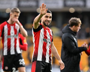 Brentford 'dan Neal Maupay, Premier Lig karşılaşmasında Wolverhampton Wanderers, Brentford' a karşı Molineux, Wolverhampton, Birleşik Krallık 'ta 10 Şubat 202' de oynanan karşılaşmada tam zamanlı sonucu kutluyor.
