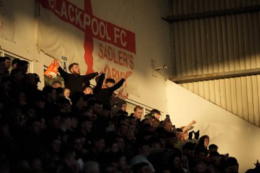 Blackpool taraftarları 10 Şubat 202 'de Bloomfield Road, Blackpool' da oynanan Blackpool-Oxford maçında kendi taraflarında tezahürat yaptılar.