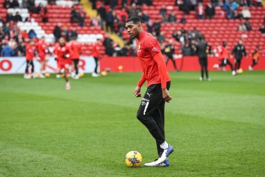 Barnsley 'den Donovan Pines 10 Şubat 202' de İngiltere 'nin Oakwell kentinde oynanan Sky Bet 1 maçında Barnsley ile Leyton Orient maçında ısınma turunda.