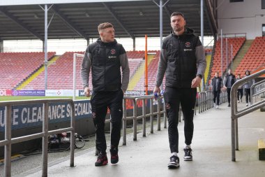 Blackpool 'dan Oliver Casey ve Blackpool' dan Richard O 'Donnell, 10 Şubat 202' de Bloomfield Road, Blackpool 'da oynanan Blackpool-Oxford maçından önce stadyuma geldiler.