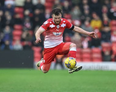 Barnsley 'den Nicky Cadden 10 Şubat 202' de Oakwell, Barnsley, Birleşik Krallık 'ta oynanan Sky Bet 1 karşılaşmasında topu kontrol ediyor.