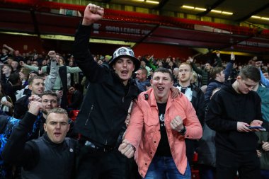 Newcastle United taraftarları 10 Şubat 202 'de İngiltere' nin Nottingham City Ground kentinde oynanan Premier Lig maçı Nottingham Forest-Newcastle United maçında takımlarının galibiyetini kutladılar.