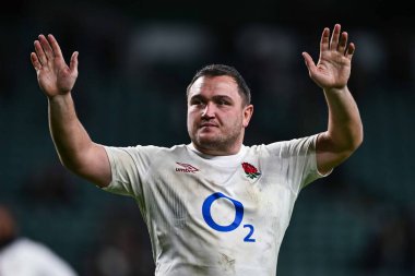 İngiltere 'den Jamie George, 2024 Guinness 6 Milletler İngiltere' ye karşı Twickenham Stadyumu, Twickenham, İngiltere 'de 10 Şubat 202' de seyircilere el sallıyor.