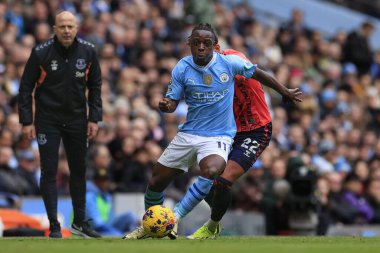 Manchester City 'den Jeremy Doku Premier League maçında topla koşuyor Manchester City, Manchester Stadyumu' nda Everton 'a karşı, 10 Şubat 202