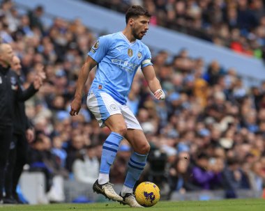 Manchester City 'den Ruben Dias Premier League maçında topu kontrol ediyor. Manchester City Everton' a karşı Etihad Stadyumu, Manchester, İngiltere, 10 Şubat 202
