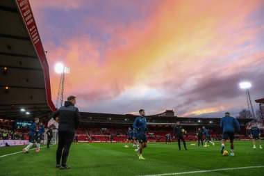Premier Lig maçı öncesinde Nottingham Forest, Nottingham United 'a karşı 10 Şubat 202' de City Ground, Nottingham 'da oynanan maç öncesi ısınma sırasında Nottingham Ormanı' nın evi olan City Ground 'un genel bir görüntüsü.