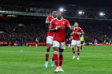 Nottingham Ormanı 'ndan Anthony Elanga, İngiltere' nin Nottingham şehrinde oynanan Premier League maçı Nottingham Forest - Newcastle United maçında 1-1 'lik galibiyetini kutluyor.