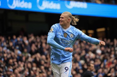 Manchester City 'den Erling Haaland, 10 Şubat 202' de Etihad Stadyumu 'nda oynanan Premier League maçında 2-0' lık skoru kutluyor.