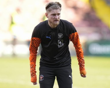 Blackpool takımından Hayden Coulson, 10 Şubat 202 'de Bloomfield Road, Blackpool' da oynanan Blackpool-Oxford maçından önce ısınıyor.