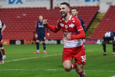 Barnsley 'den Adam Phillips, 10 Şubat 202' de Oakwell, Barnsley, İngiltere 'de oynanan Sky Bet Lig 1 karşılaşmasında 2-1' lik galibiyetini kutluyor.