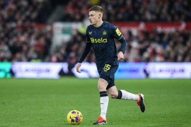 Newcastle United takımından Harvey Barnes 10 Şubat 202 'de Nottingham Forest, Newcastle United' a karşı City Ground, Nottingham, İngiltere 'de oynanan Premier League maçında topu ileri taşıyor.