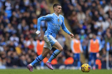 Manchester City 'den Phil Foden Premier League maçında topla koşuyor Manchester City, Manchester Stadyumu' nda Everton 'a karşı, 10 Şubat 202