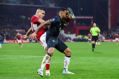 Nottingham Ormanı 'ndan Murillo ve Newcastle United takımından Callum Wilson, İngiltere' nin Nottingham City Ground kentinde oynanan Premier League maçı sırasında çarpıştılar.