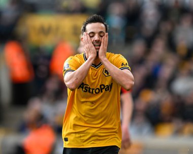 Wolverhampton Wanderers takımından Pablo Sarabia, Premier League maçında Wolverhampton Wanderers 'a karşı Molineux, Wolverhampton, Birleşik Krallık' ta 10 Şubat 202 'de oynanan maçta golü kaçırmasına tepki gösterdi.