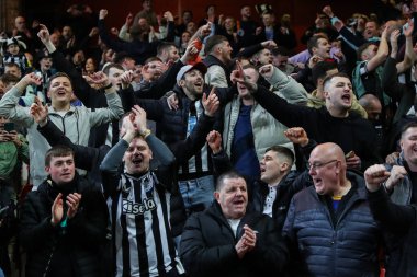 Newcastle United taraftarları 10 Şubat 202 'de İngiltere' nin Nottingham City Ground kentinde oynanan Premier Lig maçı Nottingham Forest-Newcastle United maçında takımlarının galibiyetini kutladılar.