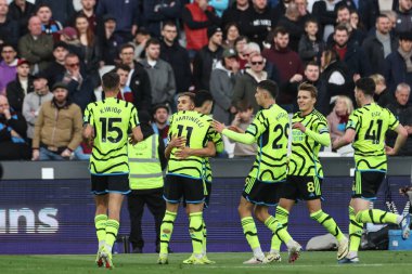 West Ham United takımından Edson Ivarez, Premier League maçında 11 Şubat 2024 'te Londra Stadyumu' nda West Ham United 'a karşı Arsenal maçında 0-4' lük galibiyetini kutluyor.