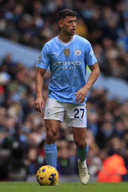 Manchester City 'den Matheus Nunes 10 Şubat 202' de Etihad Stadyumu 'nda oynanan Premier League maçında topu kontrol ediyor.