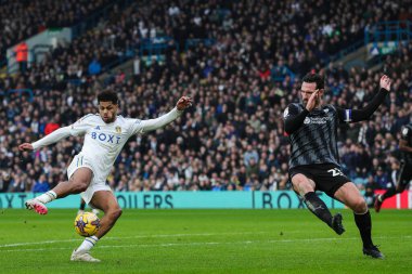 Leeds United takımının oyuncusu Georgina Rutter, 10 Şubat 202 'de Leeds Road, Leeds' de oynanan Sky Bet Şampiyonası maçında şutunu atıyor.
