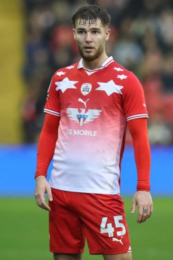 Barnsley takımından John Mcatee 10 Şubat 202 tarihinde Barnsley ile Leyton Orient arasında oynanan maçta Oakwell, Barnsley, İngiltere 'de karşılaştı.