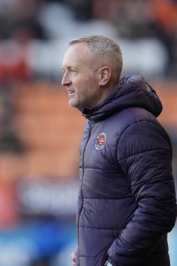 Neil Critchley, Blackpool 'un teknik direktörü. 10 Şubat 202' de Blackpool-Oxford United maçında Bloomfield Road, Blackpool, İngiltere 'de karşılaştı.