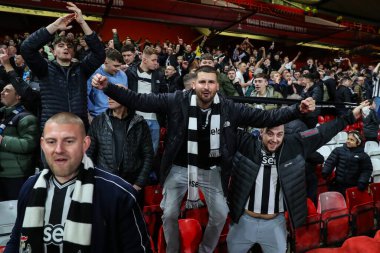 Newcastle United taraftarları 10 Şubat 202 'de İngiltere' nin Nottingham City Ground kentinde oynanan Premier Lig maçı Nottingham Forest-Newcastle United maçında takımlarının galibiyetini kutladılar.