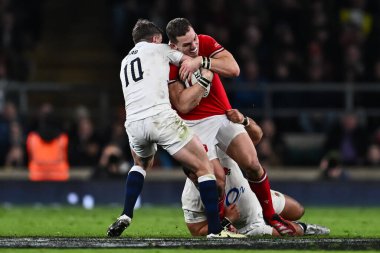 Galler 'den George North, İngiltere' den Ellis Genge ve İngiltere 'den George Ford tarafından 2024 Guinness 6 Milletler karşılaşmasında Twickenham Stadyumu, Twickenham, Birleşik Krallık, 10 Şubat 202' de Galler 'e karşı oynandı.