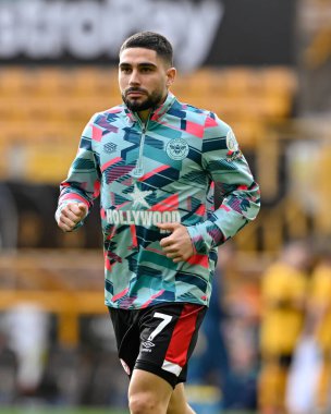 Brentford 'dan Neal Maupay, Premier League karşılaşmasında Wolverhampton Wanderers' a karşı Molineux, Wolverhampton, Birleşik Krallık 'ta 10 Şubat 202' de oynanan maçta ısındı.