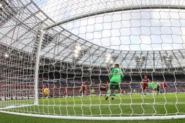 Arsenal 'den Bukayo Saka Premier Lig maçı sırasında Londra Stadyumu' nda West Ham United 'a karşı Arsenal maçında 0-5 berabere kaldı.