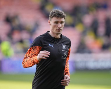 Blackpool 'lu Matty Virtue, 10 Şubat 202' de Bloomfield Road, Blackpool 'da oynanan Blackpool-Oxford maçından önce ısınıyor.