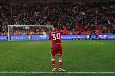 Barnsley 'li çifte gol kahramanı Adam Phillips, 10 Şubat 202' de İngiltere 'nin Oakwell kentinde oynanan Sky Bet 1 karşılaşmasında Ponty End taraftarlarıyla 2-1' lik galibiyeti kutluyor.