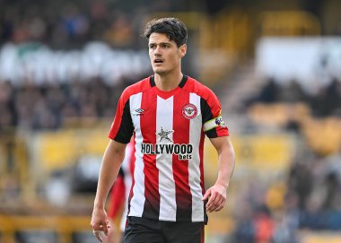 Brentford 'dan Christian Nrgaard, Premier League maçı sırasında Wolverhampton Wanderers, Brentford' a karşı Molineux, Wolverhampton, İngiltere, 10 Şubat 2024