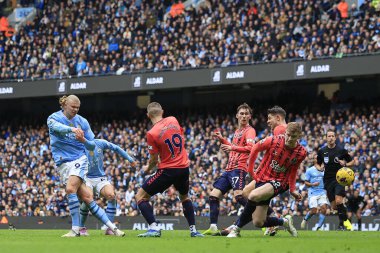 Manchester City iruns takımından Erling Haaland 10 Şubat 202 tarihinde Etihad Stadyumu 'nda Manchester City ile Everton arasında oynanan Premier League maçında kaleye atış yaptı.