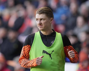 Blackpool takımından George Byers, 10 Şubat 202 'de Bloomfield Road, Blackpool' da oynanan Blackpool-Oxford maçında ısındı.