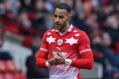 Barnsley 'den Barry Cotter, Barnsley' li Corey O 'Keeffe' nin 10 Şubat 202 'de Oakwell, Barnsley, İngiltere' de oynanan Sky Bet 1 karşılaşmasında Barnsley ve Leyton Orient 'e karşı oynadığı maçtaki yerini alan taraftarları alkışlıyor.