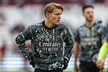 Arsenal 'den Martin degaard Premier League maçı sırasında Londra Stadyumu' nda West Ham United ve Arsenal maçında ısınma turunda, 11 Şubat 2024