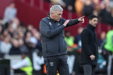 West Ham United takımının teknik direktörü David Moyes, Premier League maçında takımına talimat verdi. West Ham United, Londra Stadyumu 'nda Arsenal' e karşı, 11 Şubat 202
