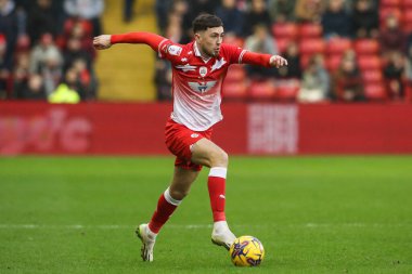 Barnsley 'den Corey O' Keeffe, 10 Şubat 202 'de İngiltere' nin Oakwell kentinde oynanan Sky Bet 1 maçında topu aldı.