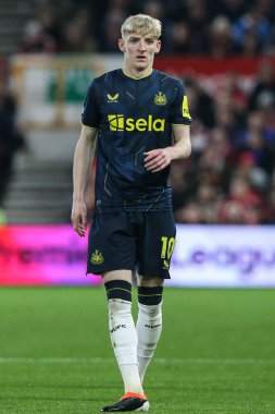 Newcastle United takımından Anthony Gordon Premier League maçı sırasında Nottingham Forest, Newcastle United 'a karşı City Ground, Nottingham, İngiltere' de 10 Şubat 202 'de