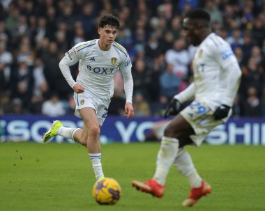 Leeds United takımından Archie Gray 10 Şubat 202 'de Leeds Road, Leeds, İngiltere' de Leeds United 'a karşı oynanan Sky Bet Şampiyonası maçında