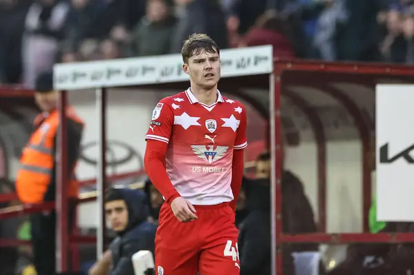 Barnsley 'den Luca Connell 10 Şubat 202' de İngiltere 'nin Barnsley kentinde oynanan Sky Bet 1 maçı sırasında soyunma odasına geri döner.