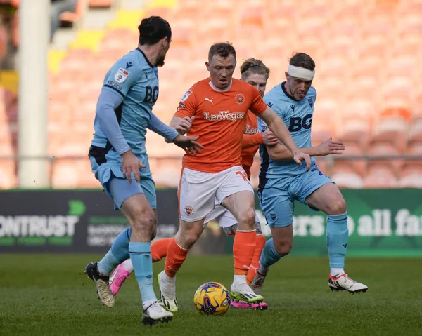 Blackpool 'dan Shayne Lavery, 10 Şubat 202' de İngiltere, Blackpool 'daki Bloomfield Road' da oynanan Blackpool-Oxford United maçında Oxford United 'a karşı oynamıştır.