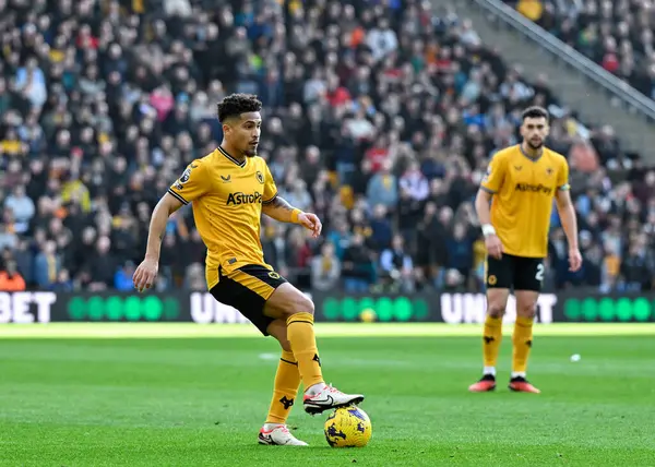 Wolverhampton Wanderers 'dan Joo Gomes Premier League maçında Wolverhampton Wanderers, Brentford' a karşı Molineux, Wolverhampton, Birleşik Krallık 'ta 10 Şubat 2024' te