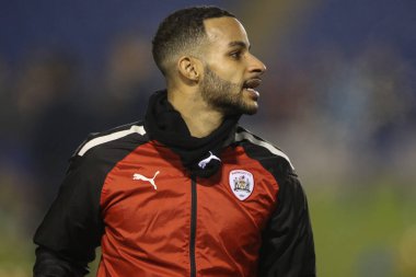 Barnsley 'den Barry Cotter 13 Şubat 202' de Croud Meadow, Shrewsbury, İngiltere 'de oynanan Sky Bet 1 karşılaşmasında maç öncesi ısınma maçında Shrewsbury Town' a karşı Barnsley