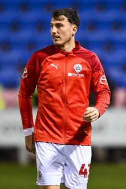 Barnsley 'den Josh Earl 13 Şubat 202' de Croud Meadow, Shrewsbury, İngiltere 'de oynanan Sky Bet Ligi 1 maçı öncesinde oynanan maç öncesi ısınma maçında
