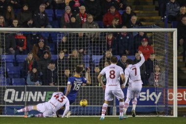 Barnsley 'den Nicky Cadden, 13 Şubat 202' de Croud Meadow, Shrewsbury, Birleşik Krallık 'ta oynanan Sky Bet Ligi 1 karşılaşmasında kendi kalesine 1-0 kazandıracak bir gol attı.