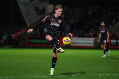 Blackpool 'dan George Byers, 13 Şubat 202' de Cheltenham Town 'a karşı Blackpool maçında topu kontrol ediyor.