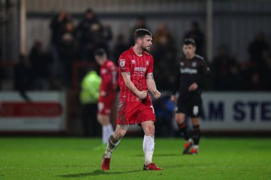 Cheltenham Town 'dan Will Ferry, takımlarının takımlarını 13 Şubat 202' de Cheltenham Town 'a karşı Blackpool' da oynanan Gökyüzü İddia Ligi 1 maçında kazanmasını kutluyor.
