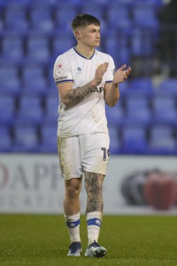 Tranmere Rovers 'dan Harvey Saunders, 13 Şubat 202' de İngiltere 'nin Birkenhead kenhead kentinde oynanan Sky Bet 2 karşılaşması sonrasında taraftarları selamlıyor.