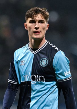 Wycombe Wanderers 'dan Freddie Potts, Gök İddia Ligi 1 karşılaşmasında Bolton Wanderers, Wycombe Wanderers' a karşı Toughsheet Community Stadyumu, Bolton, İngiltere, 13 Şubat 202